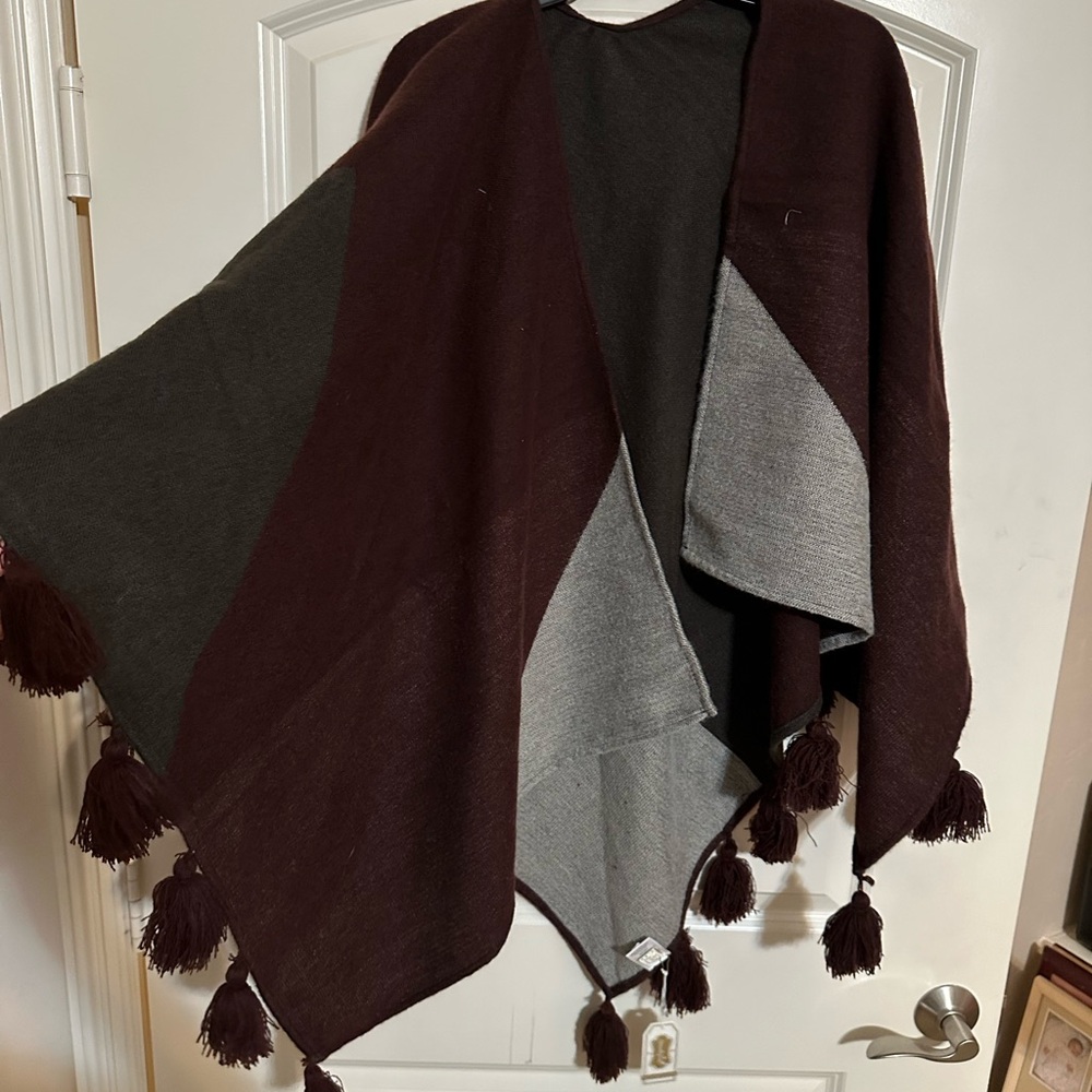 Mud pie Burgundy and Gray Tassel Poncho NWT